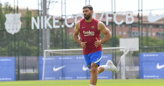 Agüero estará diez semanas sin actividad por una lesión