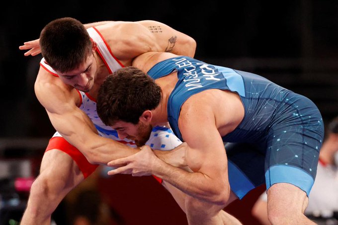 El argentino Destribats cayó dignamente ante el húngaro Muszukajev en octavos de lucha libre