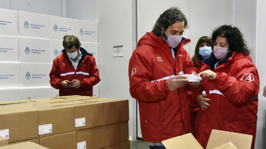 Cafiero y Vizzotti reciben las primeras dosis de Sputnik V producidas en el país