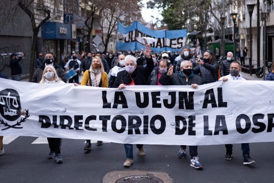 Se realiza un paro con movilización de los judiciales, en reclamo del cumplimiento del acuerdo paritario