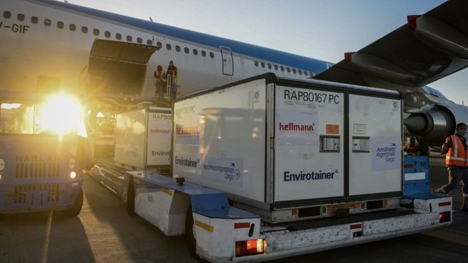 Llegó una nueva partida con más de 500 mil dosis de la vacuna Sinopharm