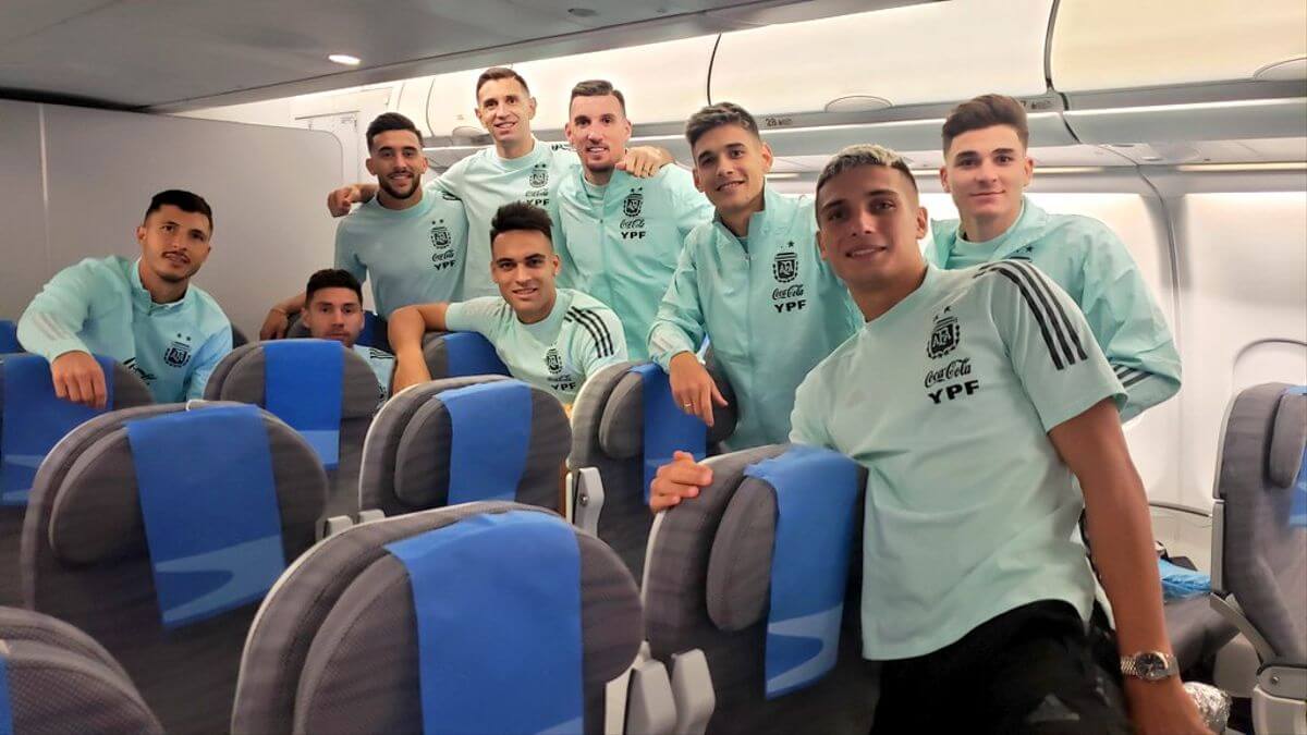 El seleccionado argentino llegó a Ezeiza después del escándalo en Brasil
