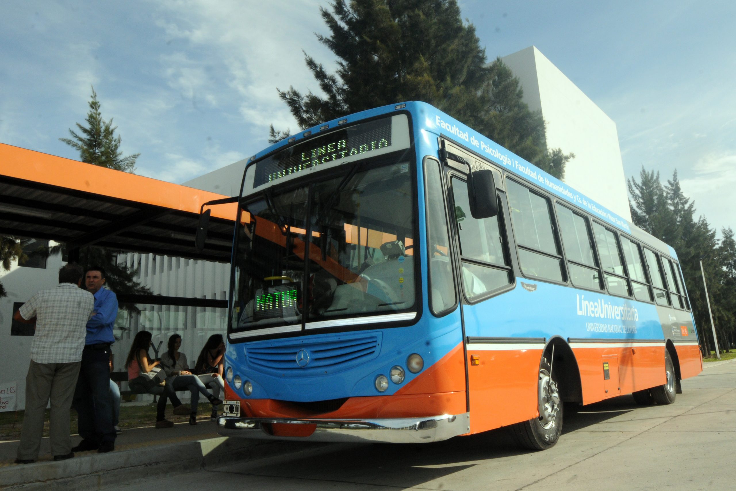 Se reanuda el servicio de la Línea Universitaria de Micros para garantizar el transporte estudiantil