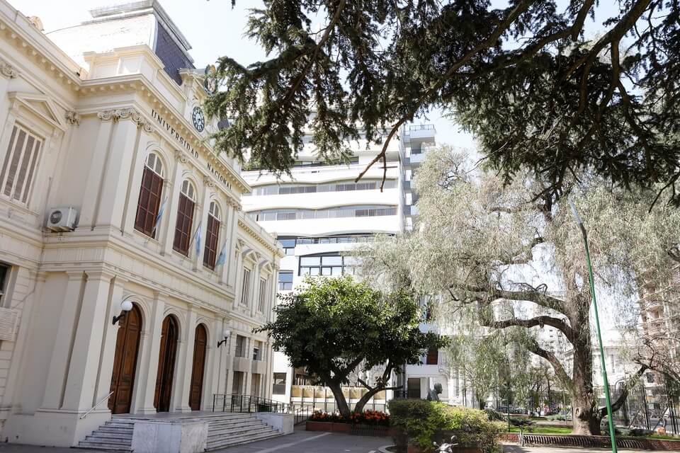 Será obligatorio haber recibido la primera dosis para cursar presencialmente en la UNLP