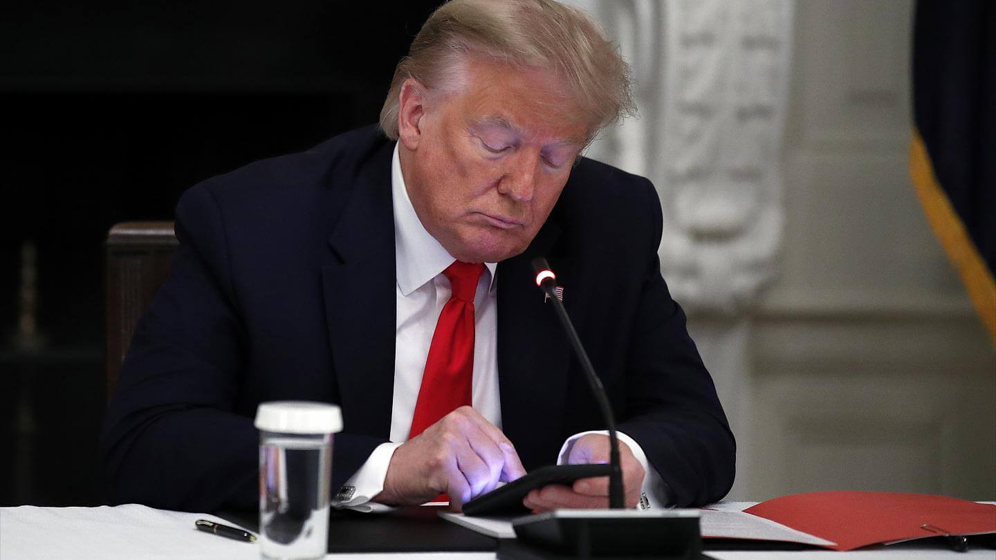 Pese a varias suspensiones, la futura red social de Donald Trump explota en Wall Street