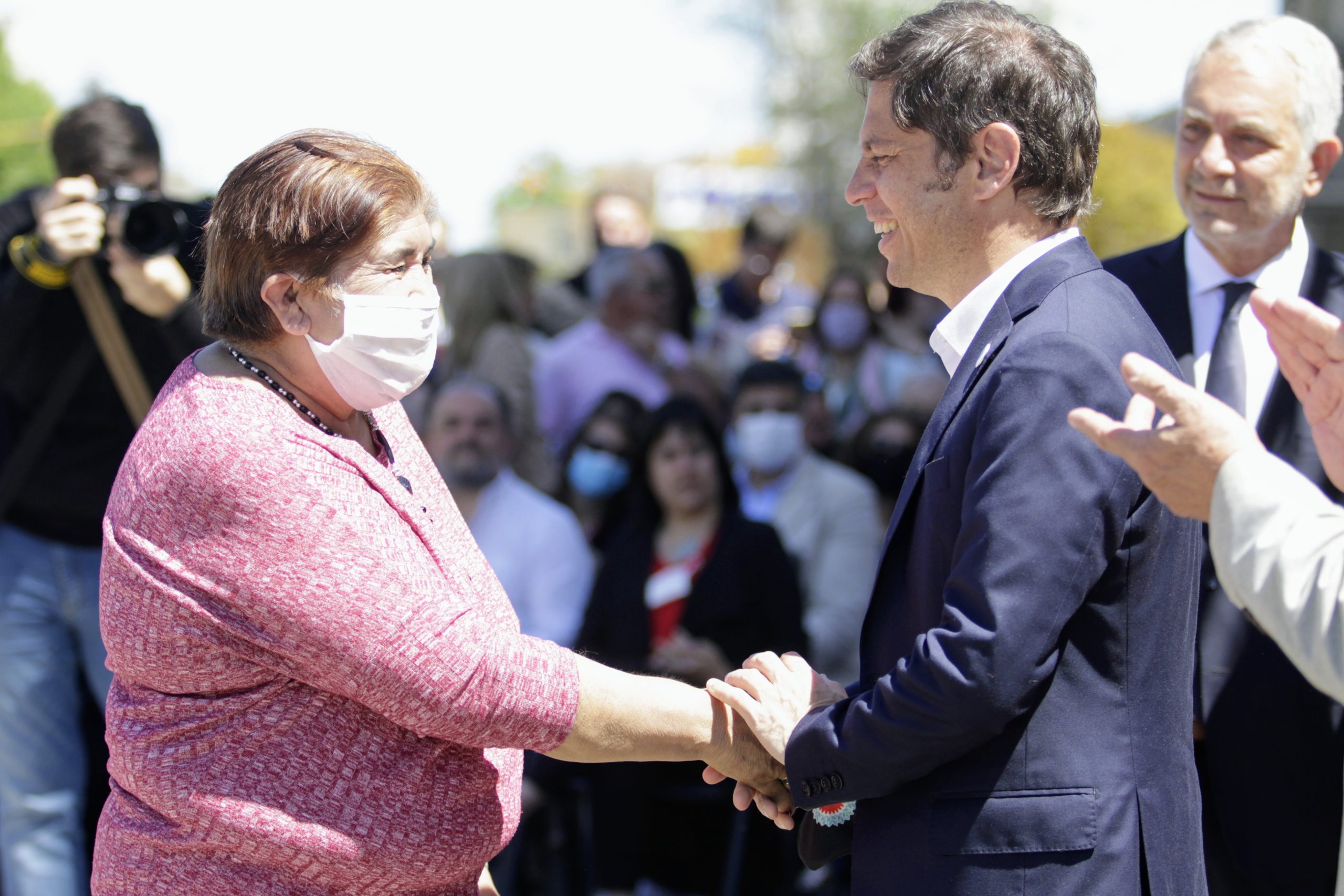 Kicillof encabezó la entrega de escrituras gratuitas para familias de Tres Arroyos