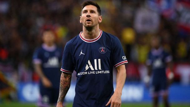 Messi tiene una molestia muscular y está en duda para el partido ante el Lille