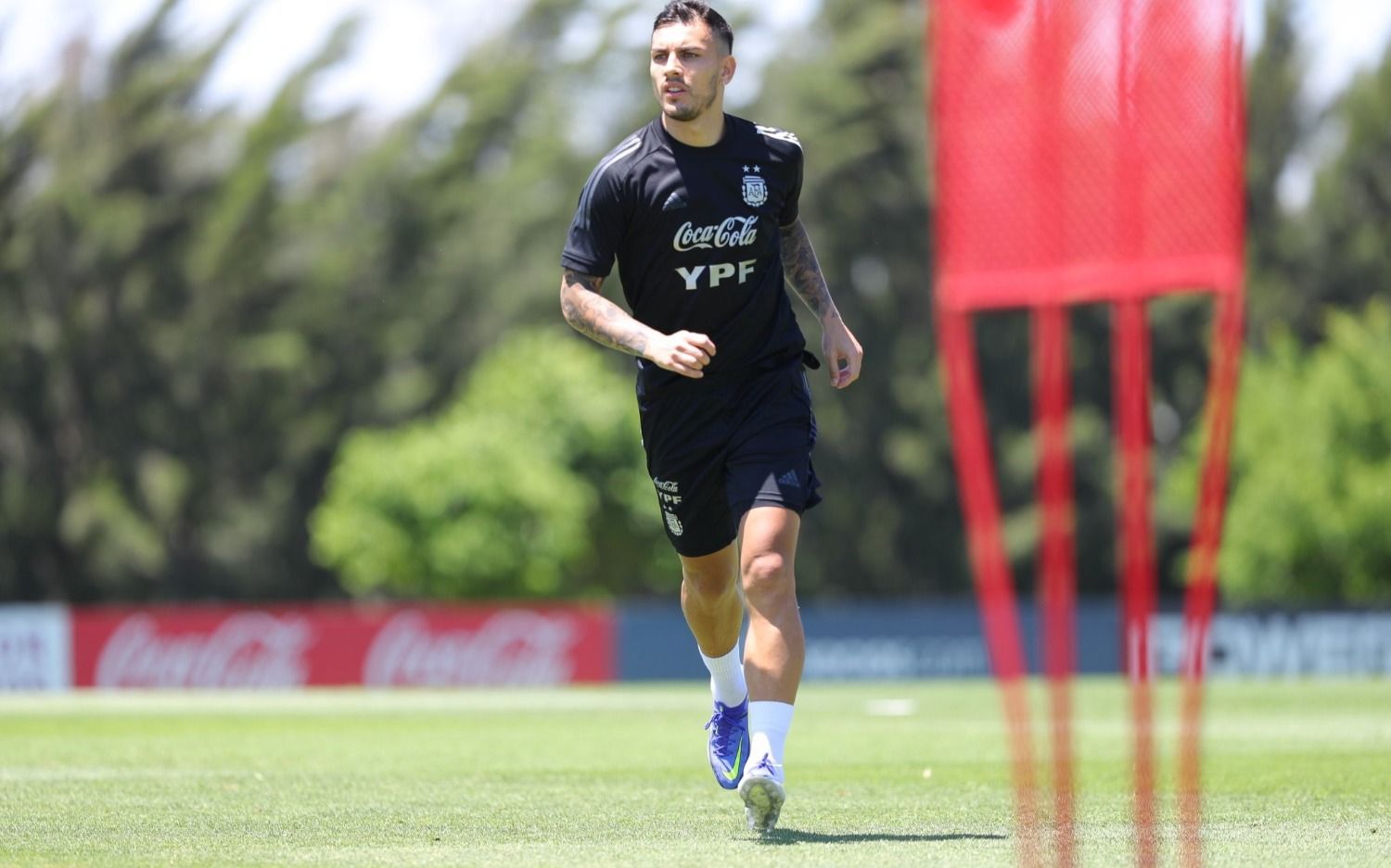 Paredes comenzó a ponerse a punto para reaparecer ante Brasil