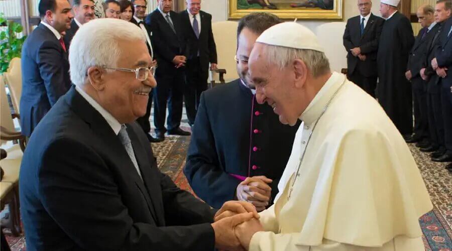Francisco recibe al presidente palestino Abbas en el Vaticano