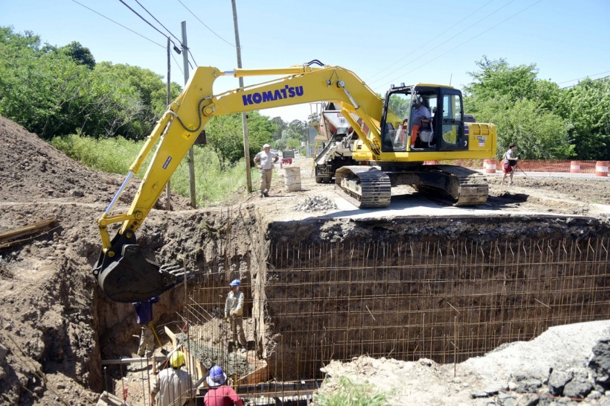 Avanza la reconstrucción del puente sobre el Arroyo Garibaldi y Avenida 7