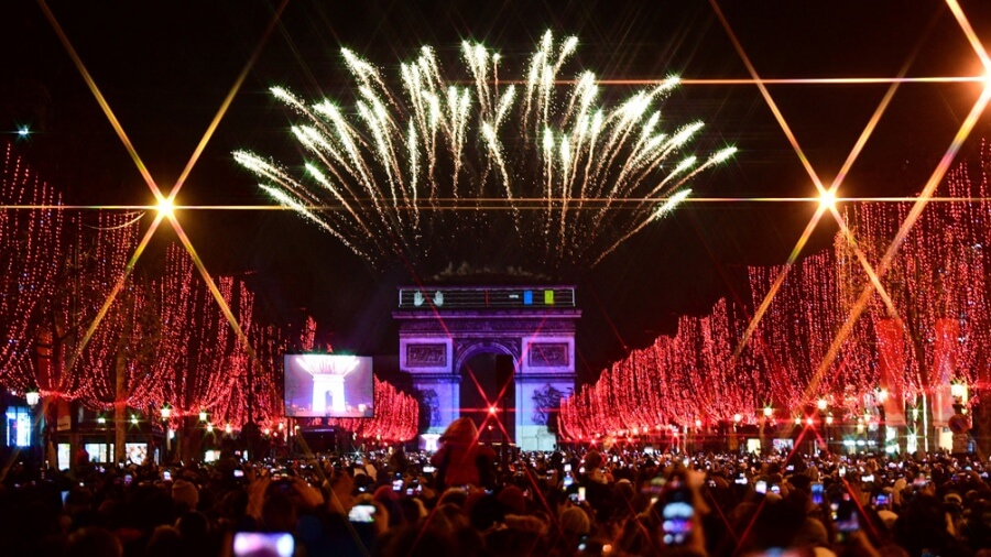 París anula fuegos artificiales y conciertos de fin de año por la pandemia