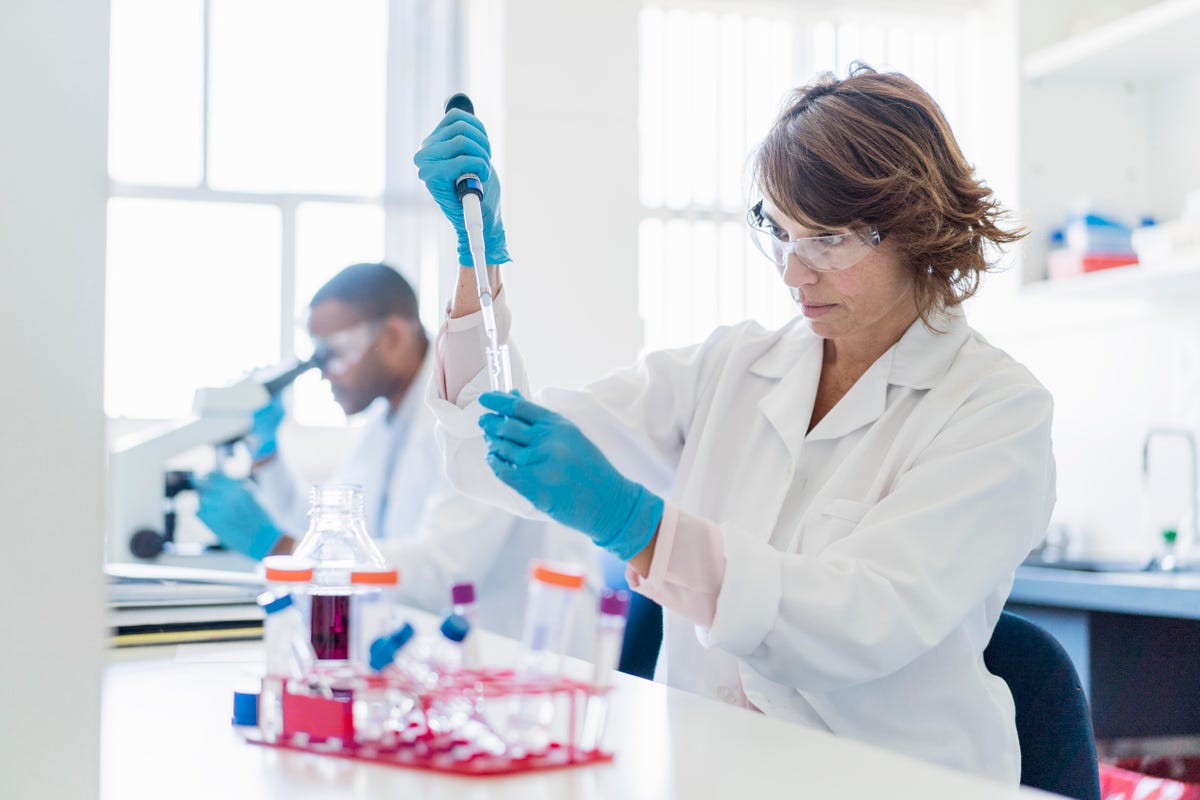 Convocan a postularse a becas en distintas áreas de investigación en cáncer a nivel nacional