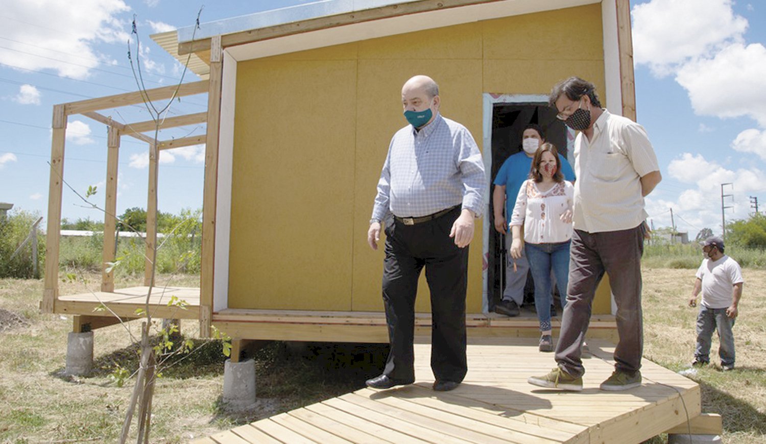 Se firman 12 escrituras y se completa la tercera etapa de construcción de casas para no docentes de la UNLP
