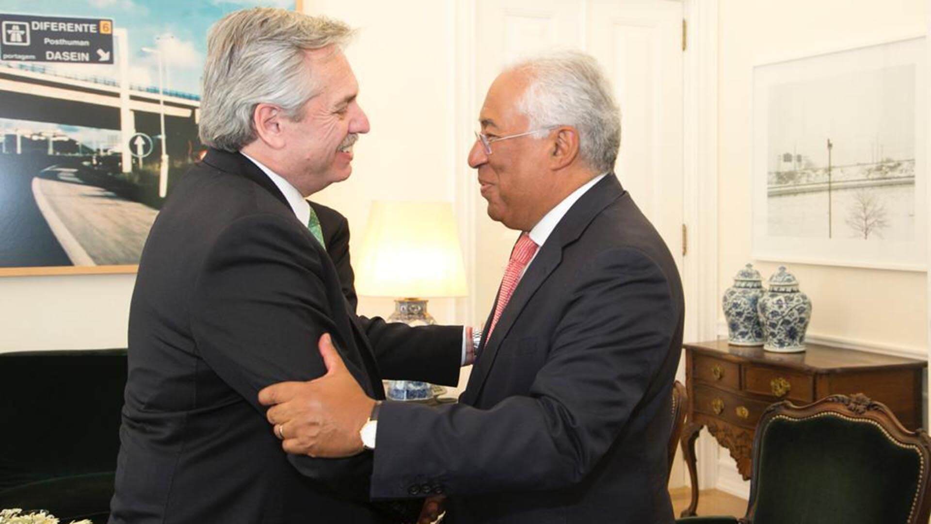 Alberto Fernández felicitó hoy por redes sociales al primer ministro de Portugal