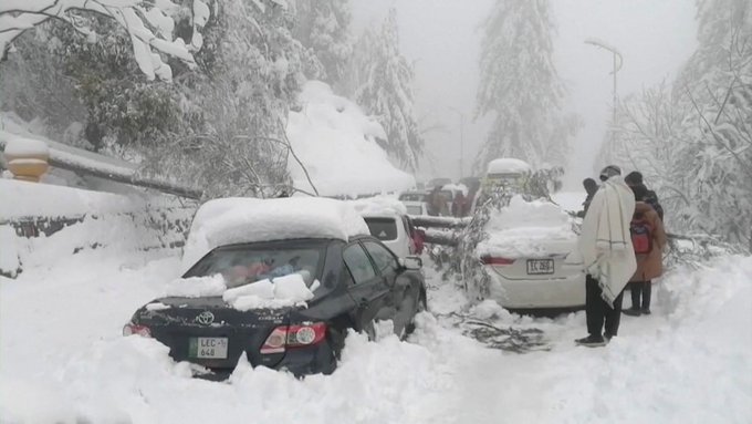 Pakistán: 21 personas mueren atrapadas por una tormenta de nieve