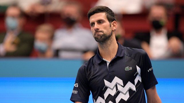 Djokovic asume "errores humanos" en su declaración de entrada a Australia