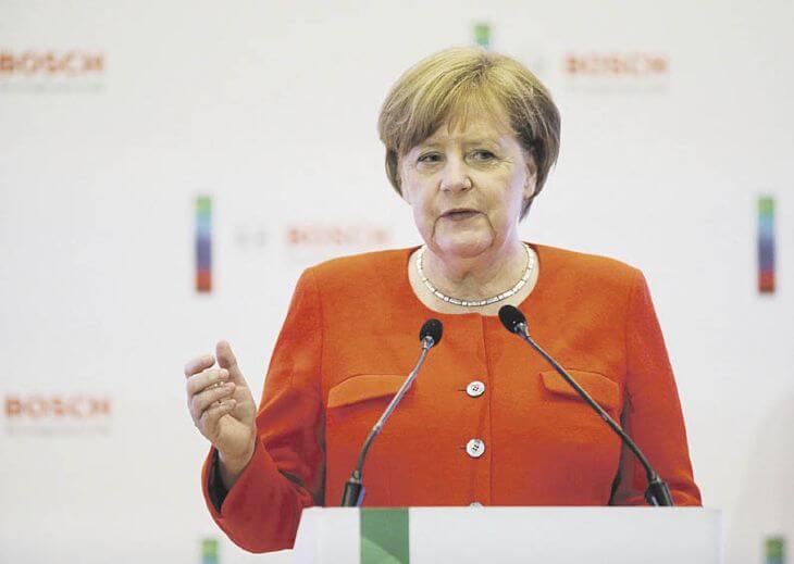 Merkel renuncia al título de presidenta honoraria de su partido