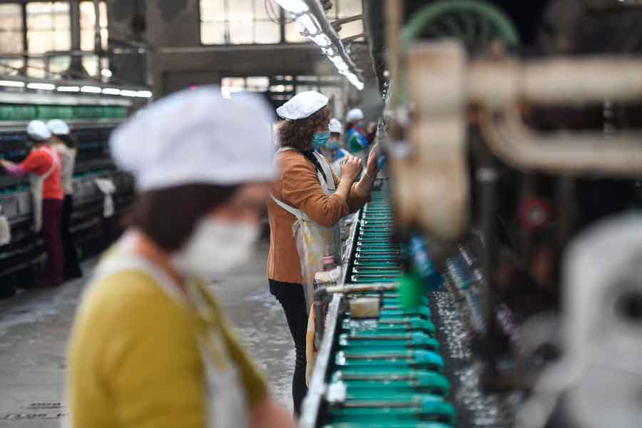 La recuperación del empleo privado aún muestra diferencias sectoriales y regionales