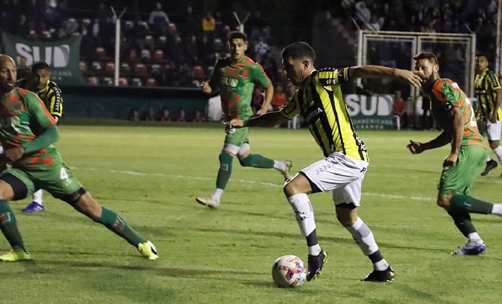 Almirante Brown y Agropecuario definen quien sigue en la Copa Argentina