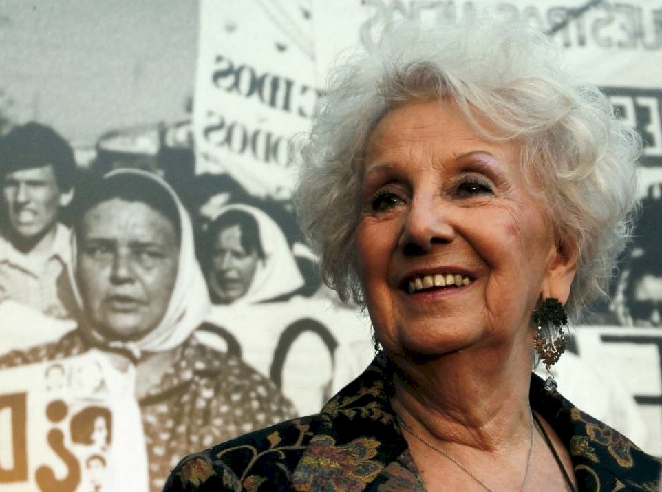 La Facultad de Periodismo realizará la entrega del Premio Rodolfo Walsh a Estela de Carlotto