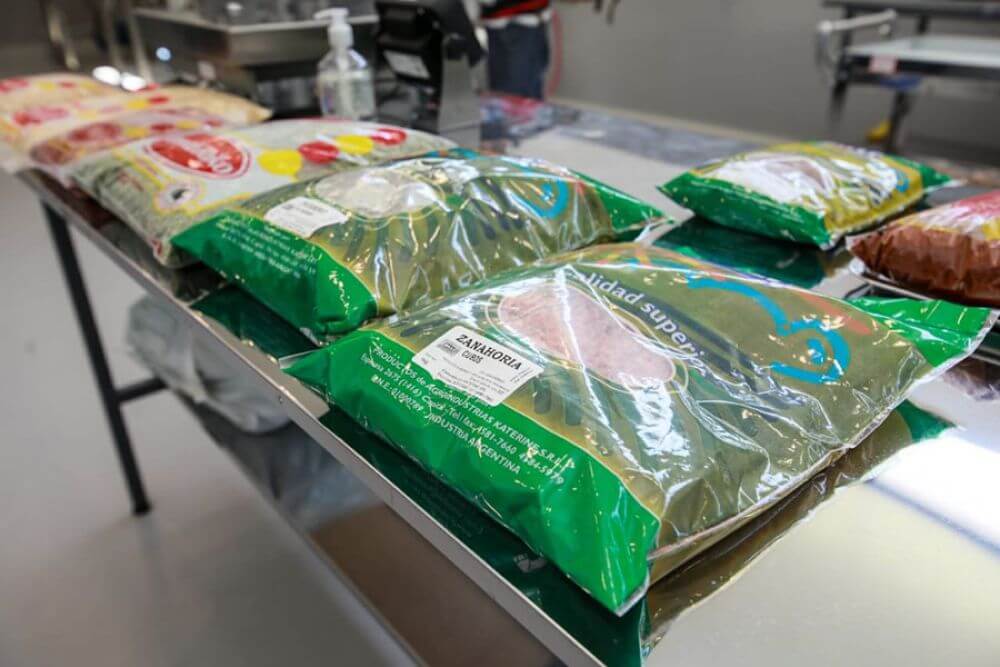 Avanza el acuerdo para que la UNLP provea raciones de alimentos deshidratados al Ministerio de Defensa