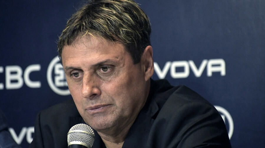 Ángel Hoyos dejó de ser el DT de Talleres después de perder con San Lorenzo