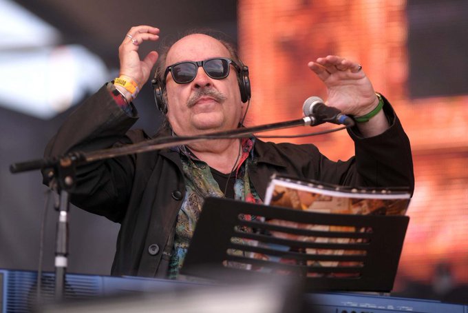 Litto Nebbia sobresalió con mucha emoción en medio de impactantes shows