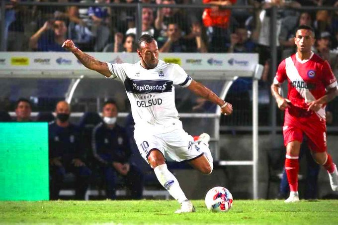 Volvió a tener errores en defensa y lo pagó caro