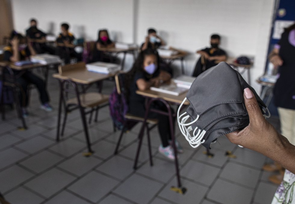 El ministro de Educación bonaerense descartó cambios en el uso del barbijo