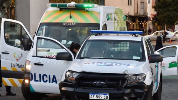 Una joven cayó desde el balcón mientras intentaba ingresar a su departamento