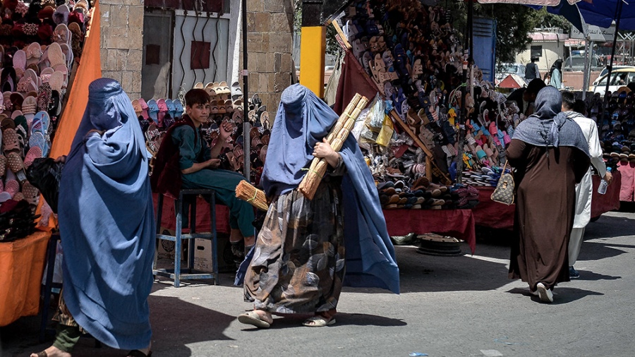 Los Talibanes ordenan la separación de hombres y mujeres en los lugares de ocio en Afganistán