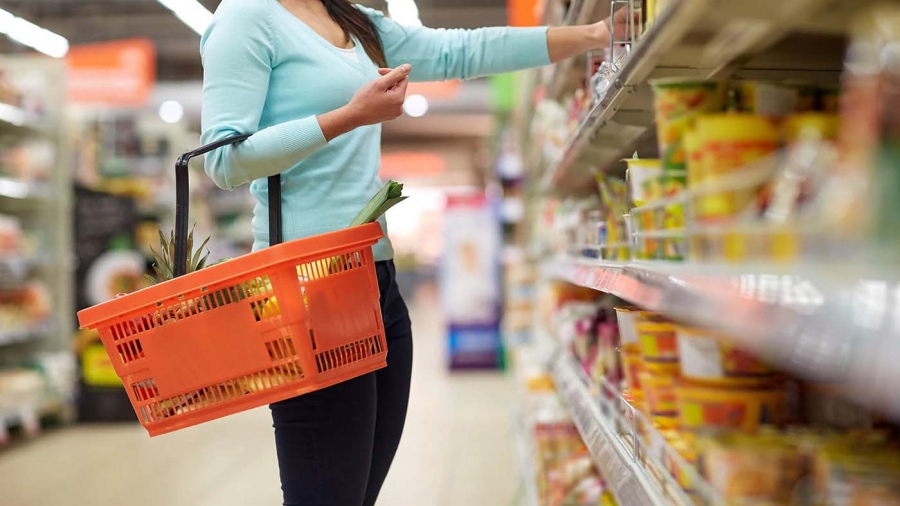 Comienza a regir la canasta de vegetales frescos y productos esenciales en comercios de cercanía