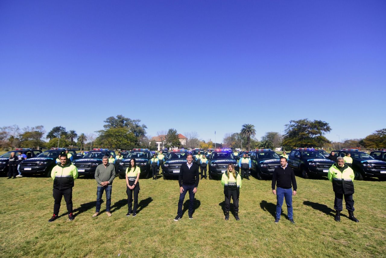 Garro presentó nuevos móviles de la guardia urbana e insistió en el traspaso de la policía local