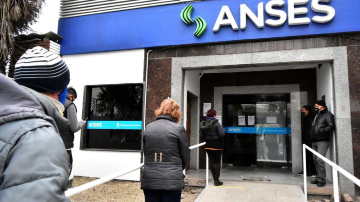 Calendario de pago: jubilados y pensionados menores a 36.676 pesos con DNI terminados en 2