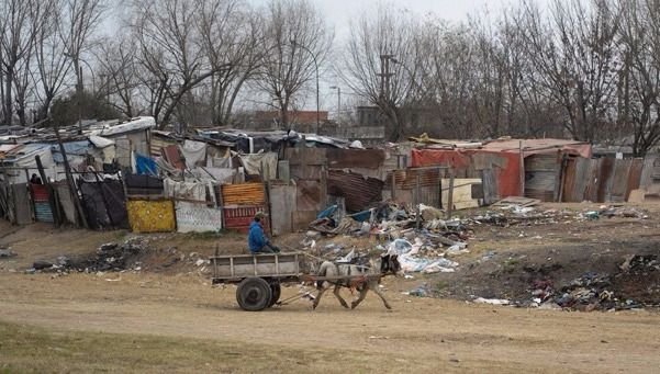 Según un informe, más de 200 mil personas viven en asentamientos en La Plata