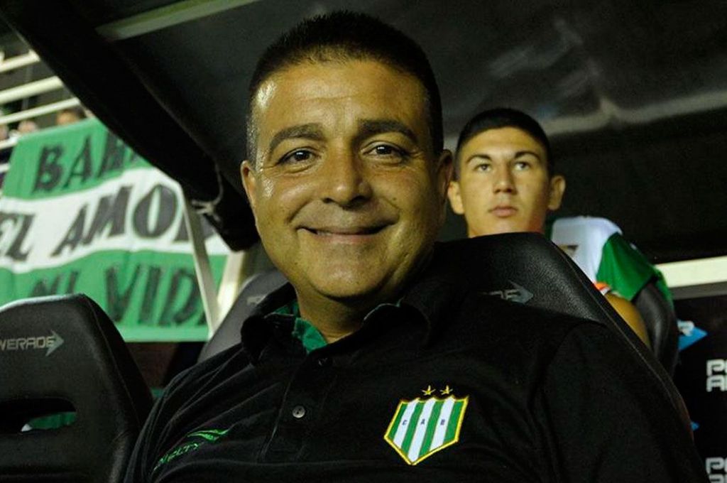 Claudio Vivas se convirtió en el nuevo técnico de Banfield