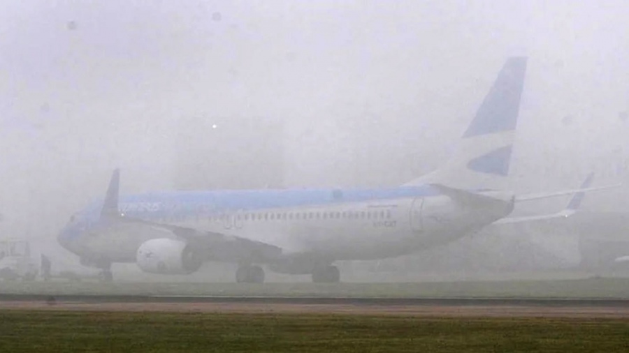 Por el mal tiempo, hay demoras y desvíos de vuelos en Ezeiza y Aeroparque