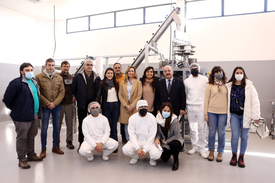 La ministra de Ambiente bonaerense visitó la Planta de Alimentos Deshidratados y el Centro de la Madera