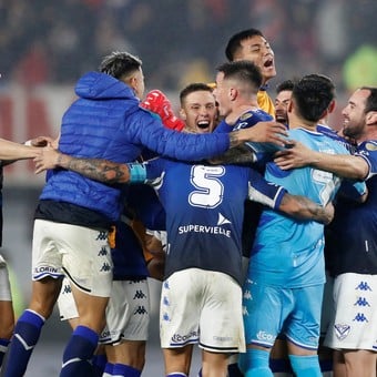 Con el VAR como protagonista, Vélez eliminó a River de la Libertadores