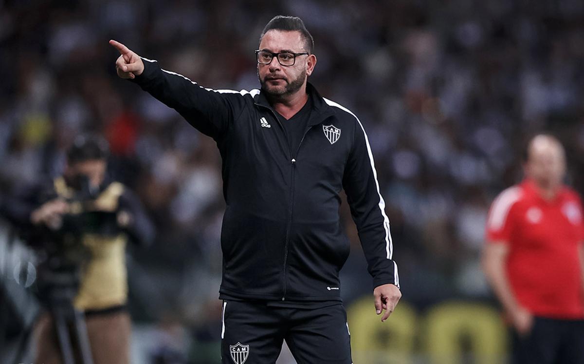 Antonio Mohamed continuará como director técnico del Atlético Mineiro