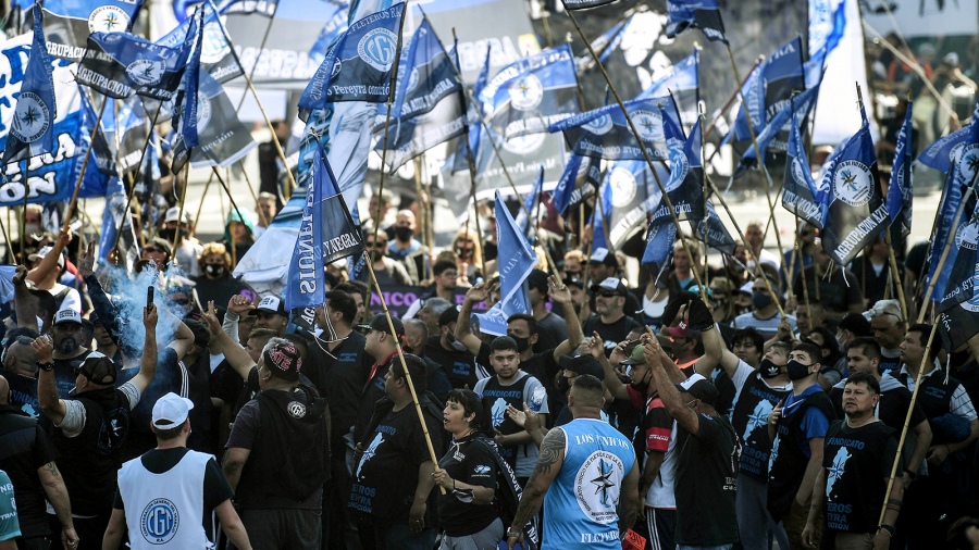 Marchan la CGT, la CTA y organizaciones sociales al Congreso contra "los formadores de precios"