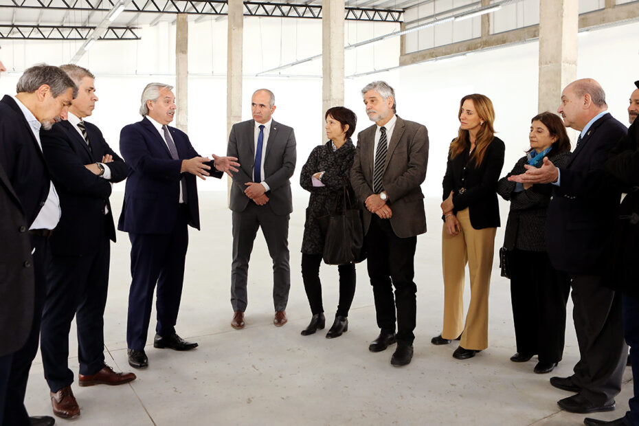 Alberto Fernández visitó la obra civil de la futura Planta de Baterías de Litio