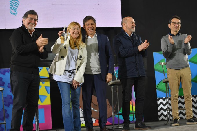 En el Día Nacional de la Educación Especial, Kicillof entregó nuevos vehículos a establecimientos bonaerenses