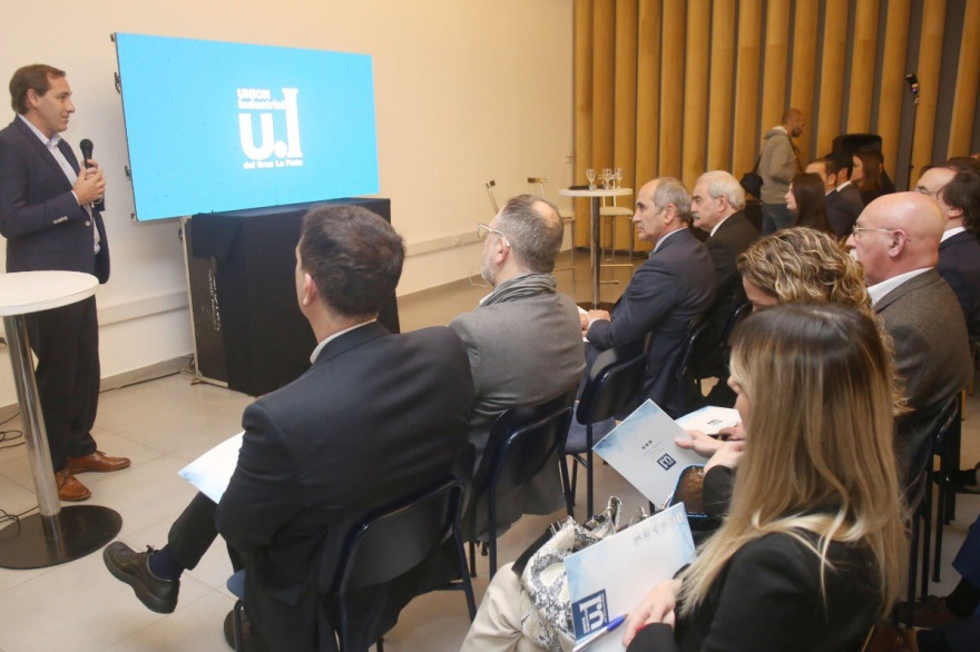 Garro con la Unión Industrial: "Todo el que quiere invertir y crecer en la Ciudad lo hace sin palos en la rueda"