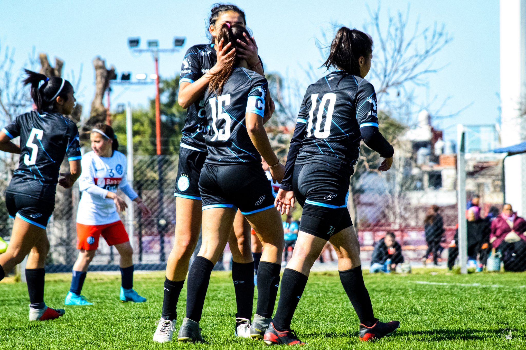 Fútbol femenino: la Villa recibe está tarde a Comunicaciones