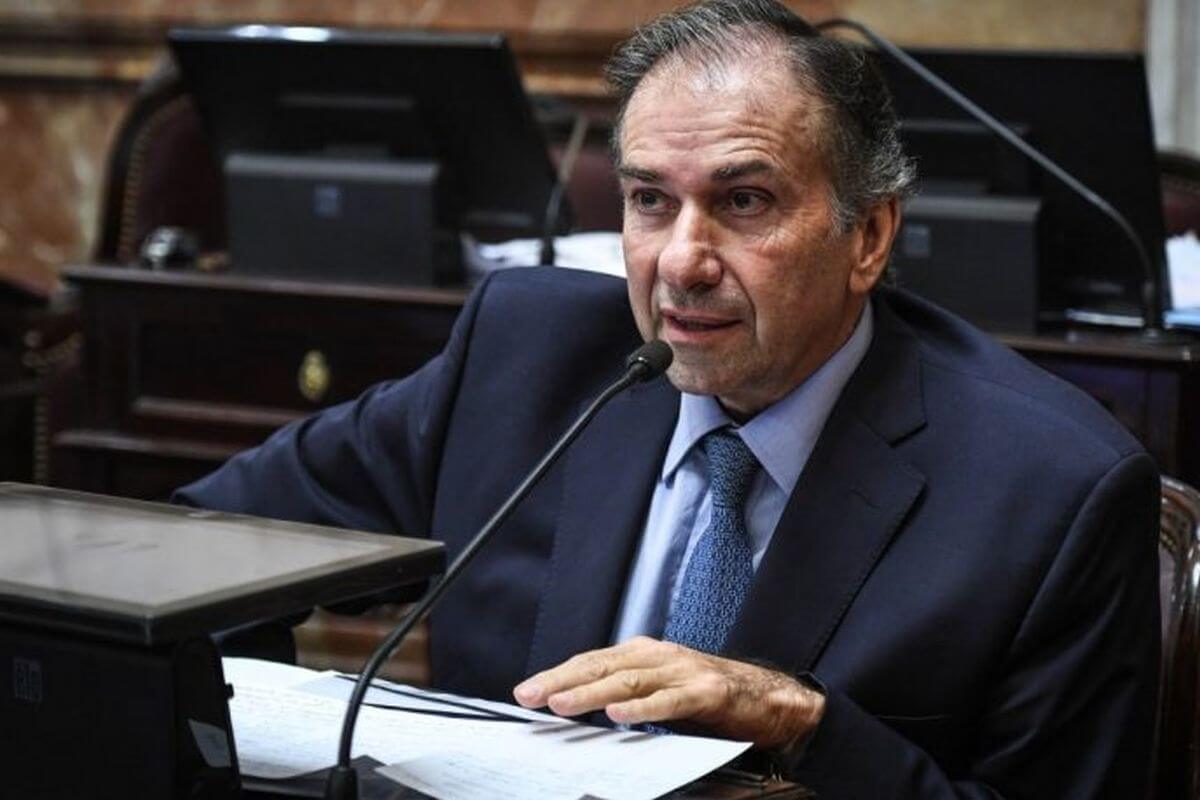 El presidente del bloque de senadores del PRO propuso modificar la edad jubilatoria