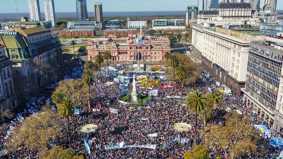 "La paz social es una responsabilidad colectiva", el documento leído en Plaza de Mayo