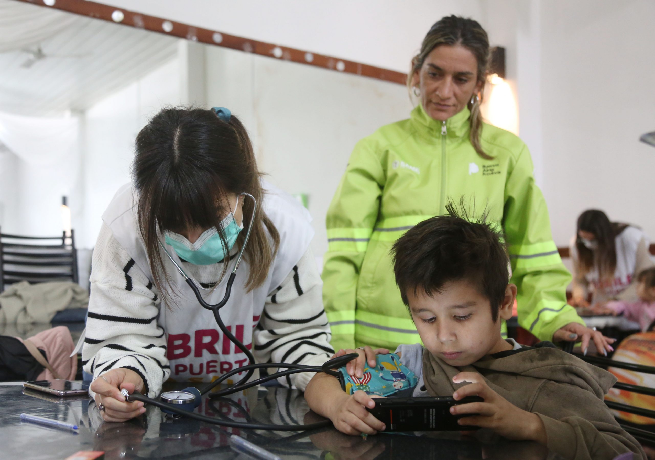 Continúan los chequeos médicos gratuitos a jóvenes deportistas en City Bell
