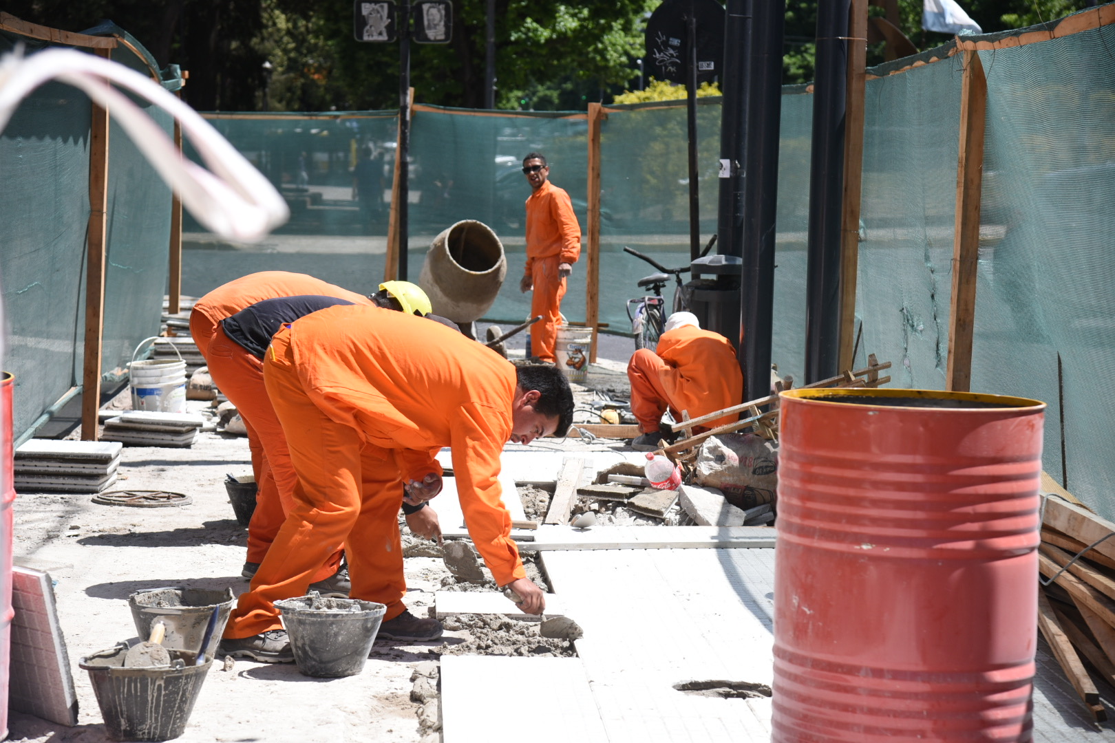 Avanza la renovación de veredas sobre Avenida 7