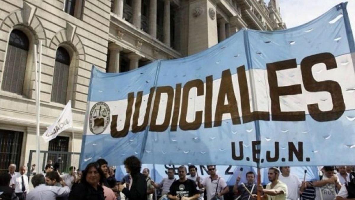 Judiciales paran por 24 horas para rechazar el pago del impuesto a las Ganancias